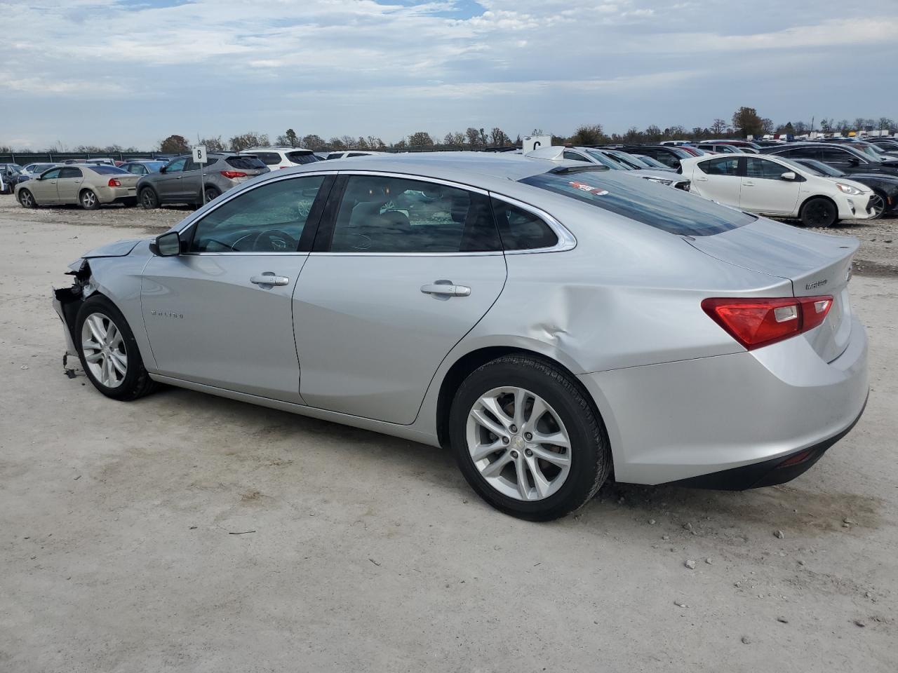 2018 Chevrolet Malibu - Image 2