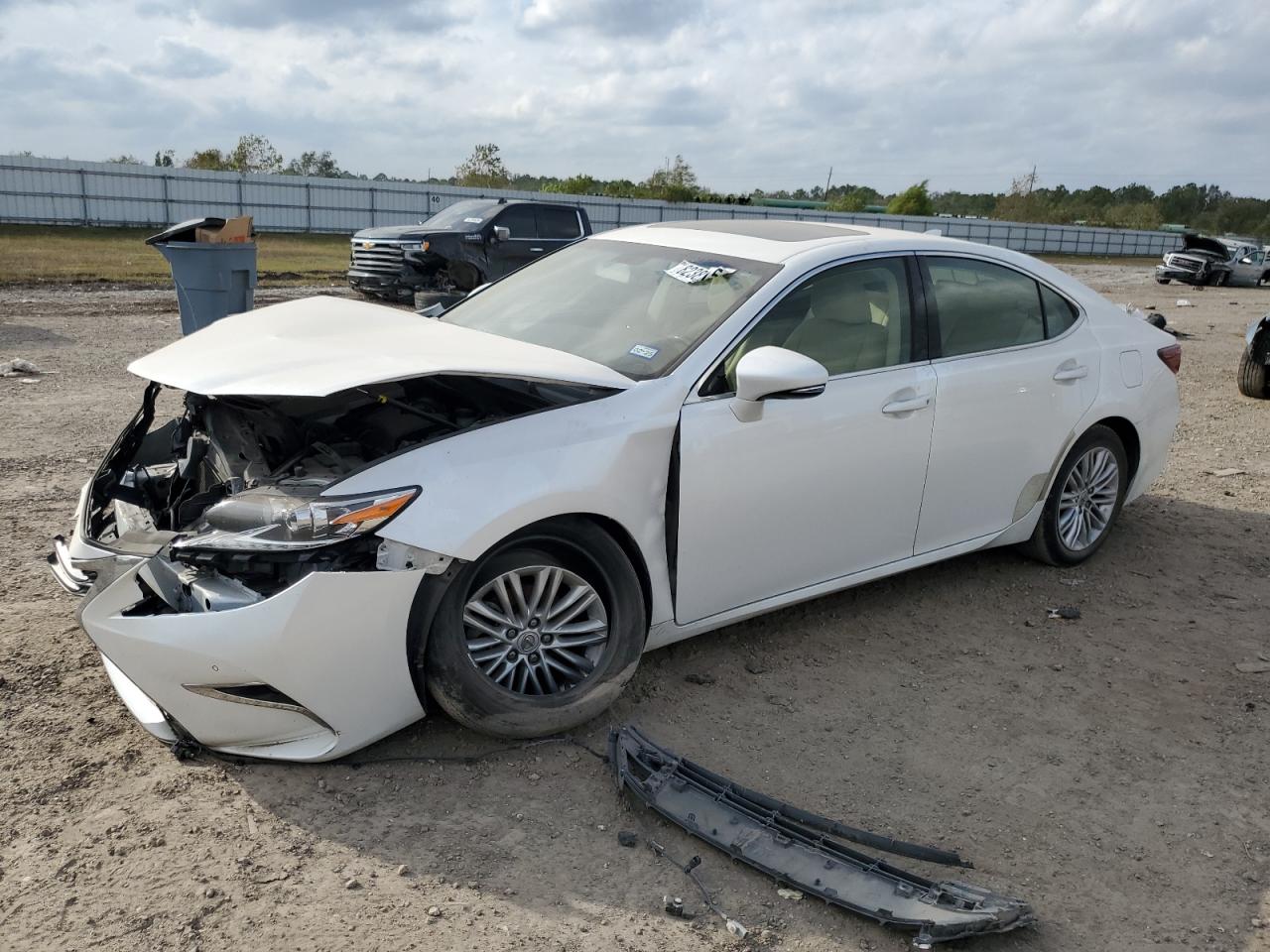 2016 Lexus ES - Image 1