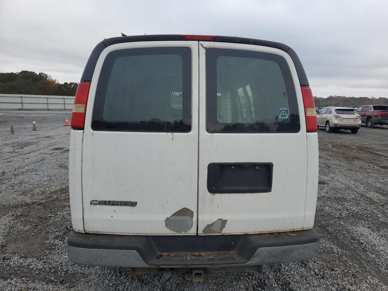 2009 Chevrolet Express - Image 6
