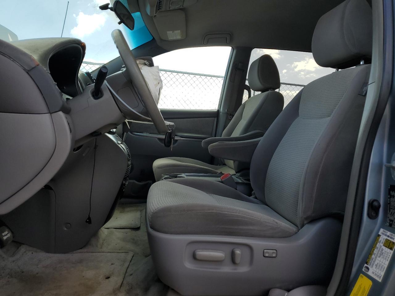 2009 Toyota Sienna - Image 7
