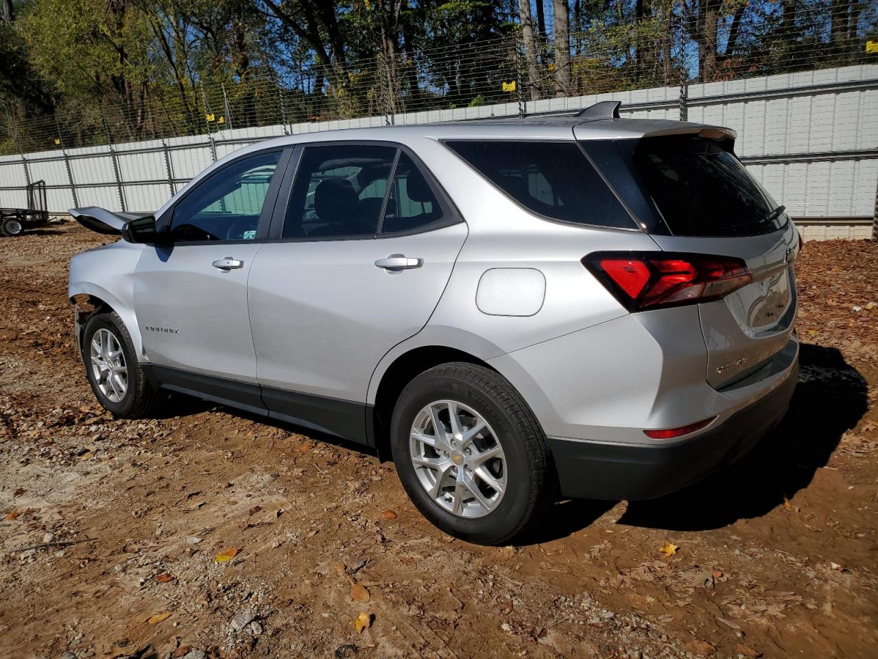 2GNAXHEV2N6125686 2022 CHEVROLET EQUINOX - Image 2