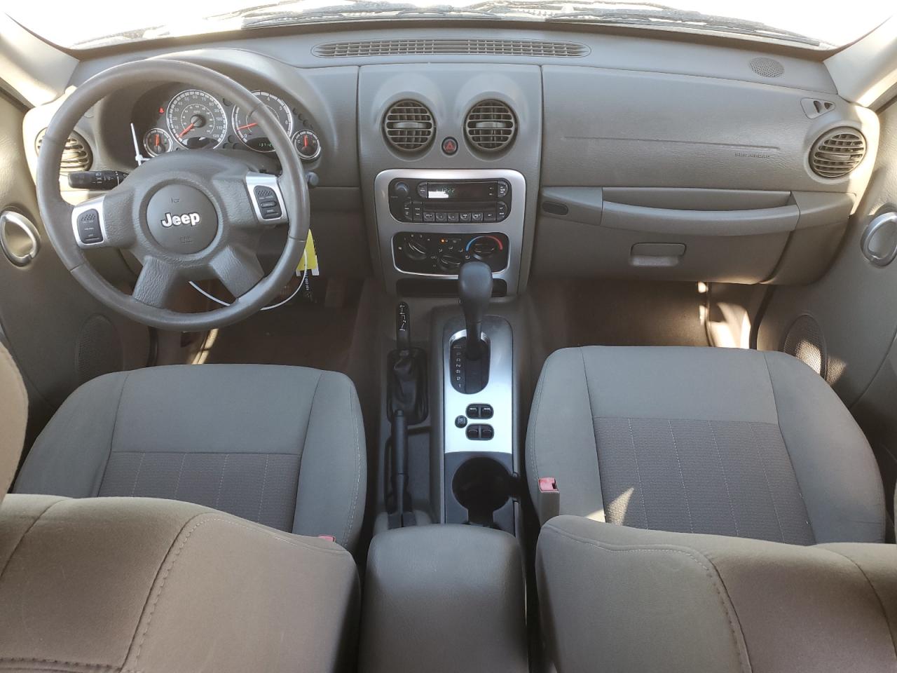 2005 Jeep Liberty (North America) - Image 8