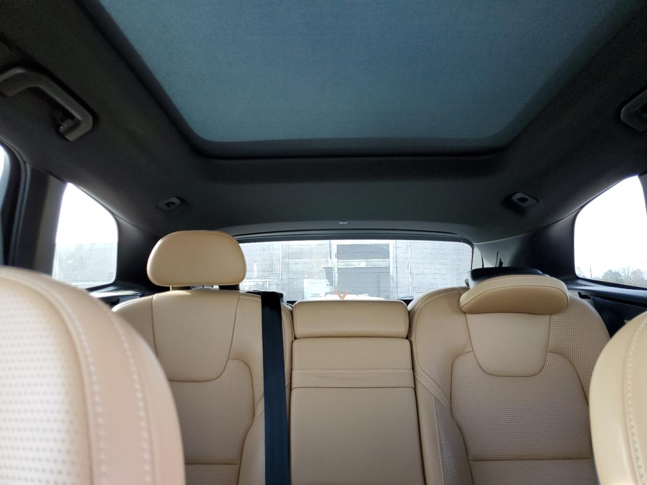 2018 Volvo XC60 - Image 10