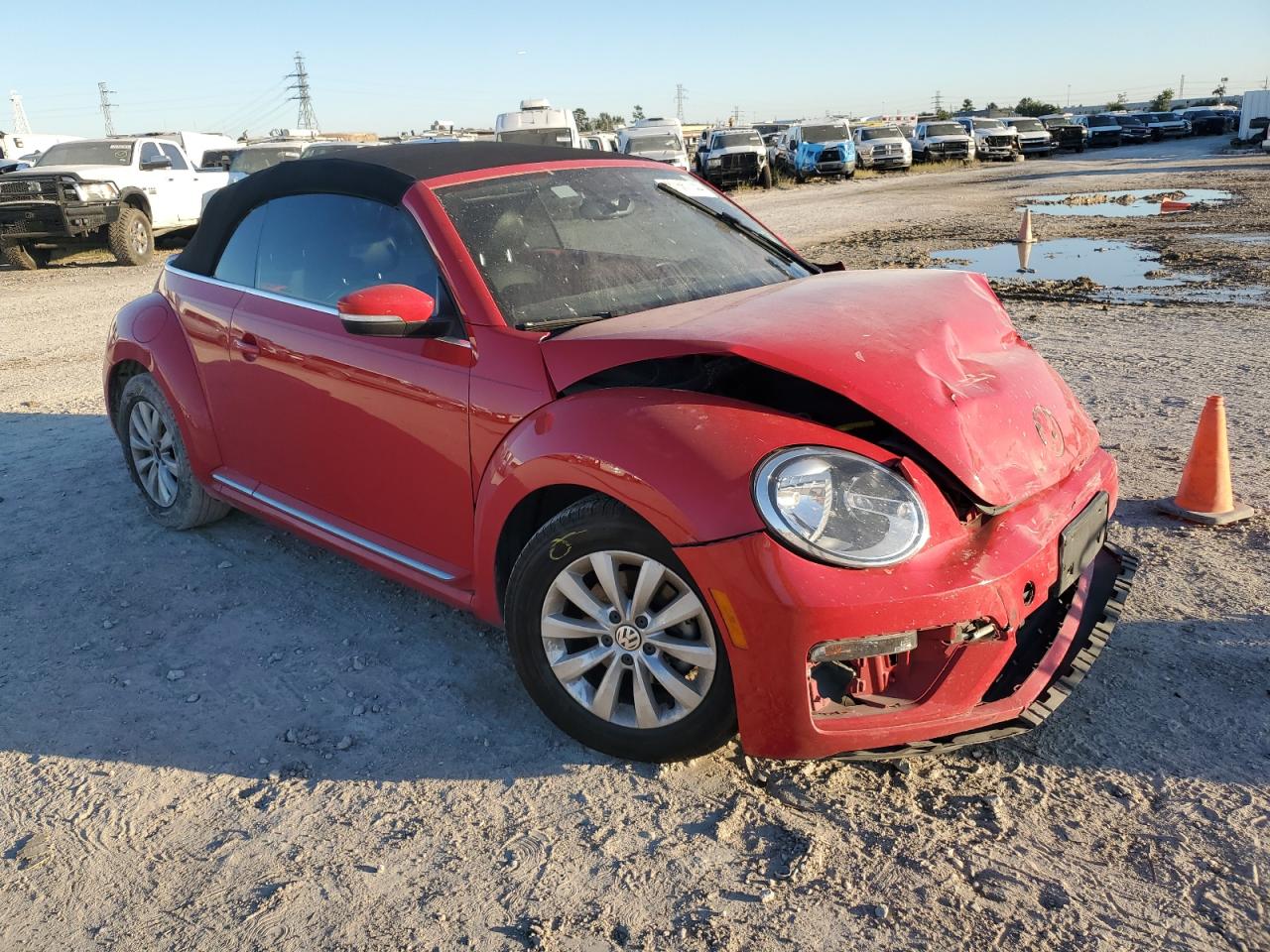 2019 Volkswagen Beetle - Image 4