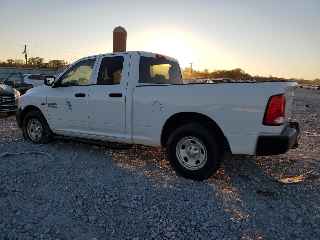 2016 RAM 1500 - Image 2