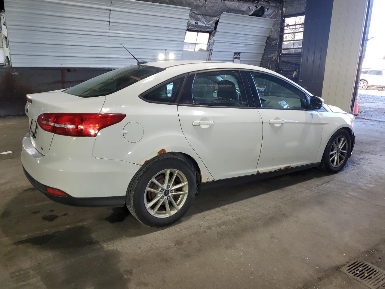 VIN 1FADP3F26FL262383 2015 FORD FOCUS no.3