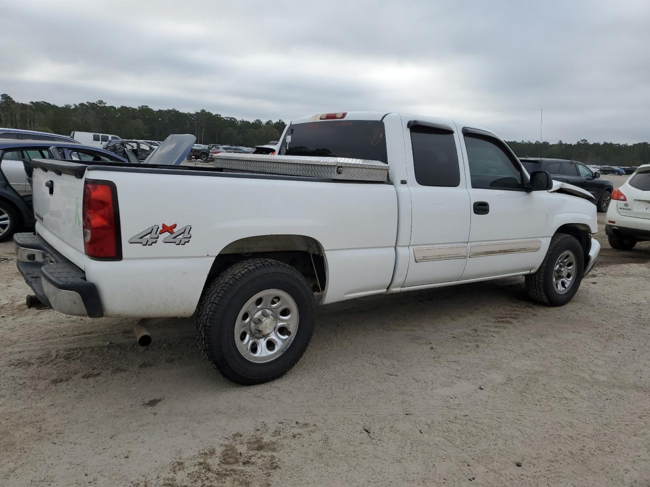 2006 Chevrolet Silverado - Image 3