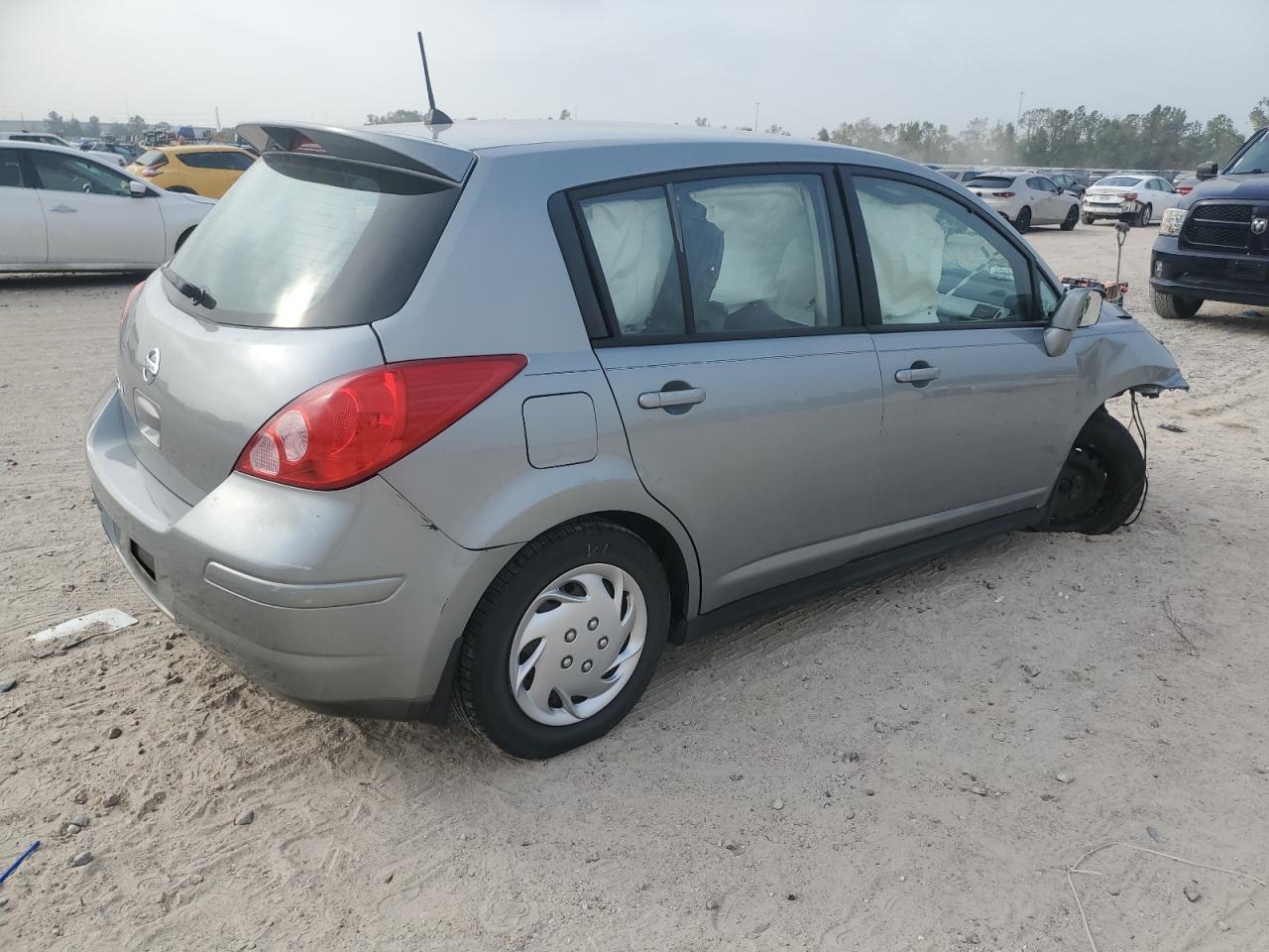 2009 Nissan Versa - Image 3
