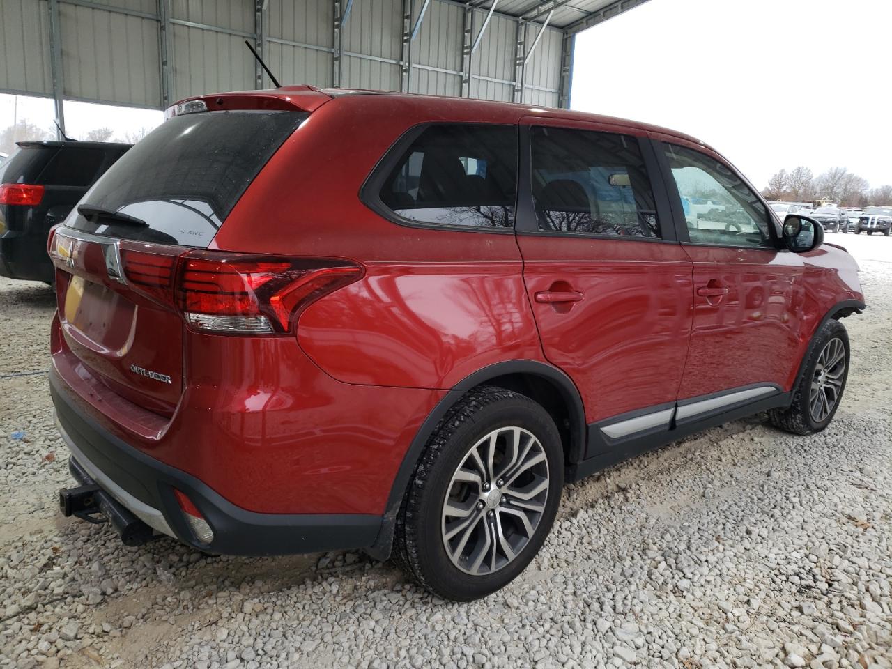 2016 Mitsubishi Outlander - Image 3