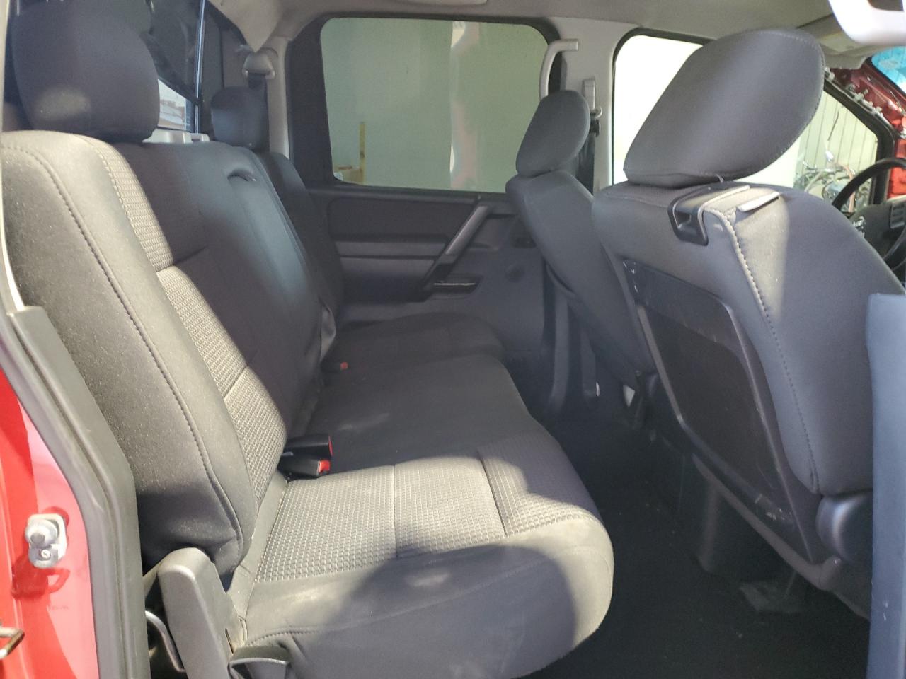 2011 Nissan Titan - Image 10