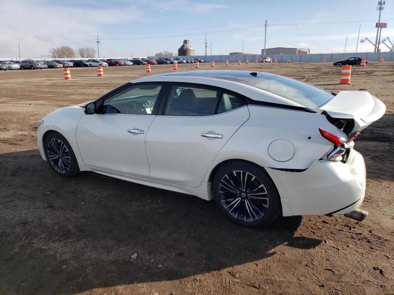 2017 Nissan Maxima - Image 2