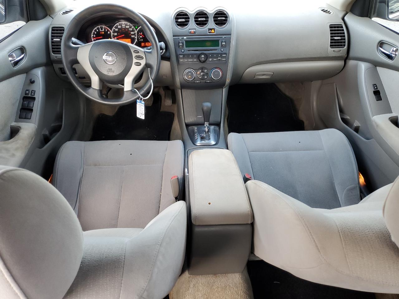 2010 Nissan Altima - Image 8