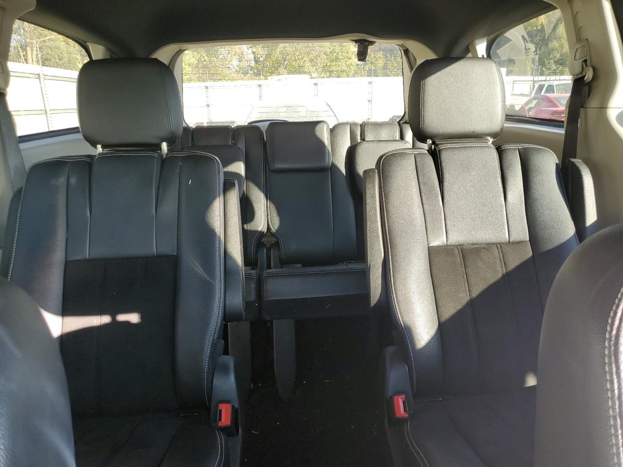 2019 Dodge Caravan - Image 10