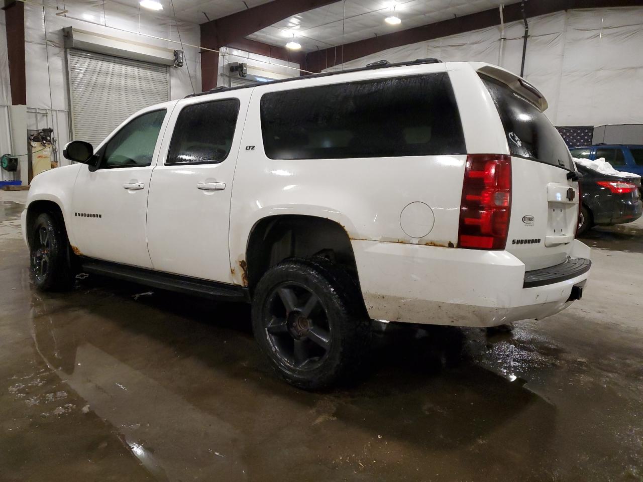 2007 Chevrolet Suburban - Image 2