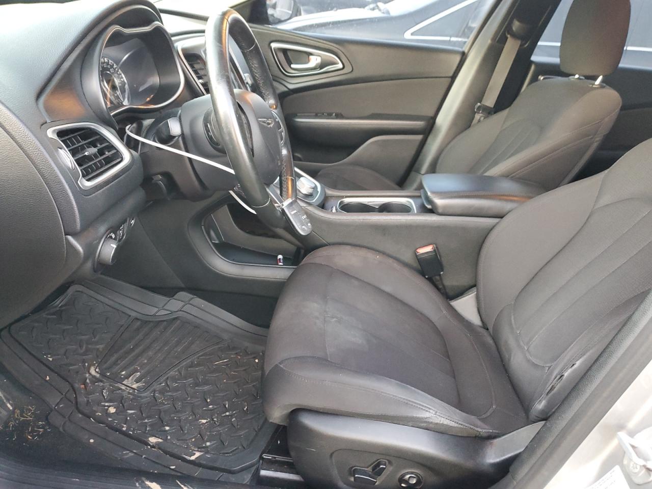 2015 Chrysler 200 - Image 7