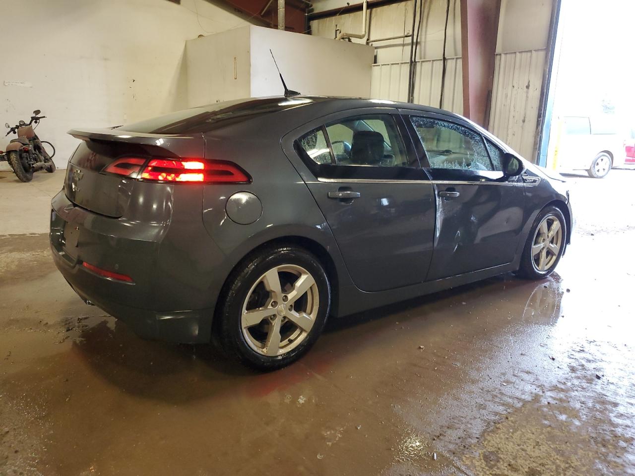 2013 Chevrolet Volt - Image 3