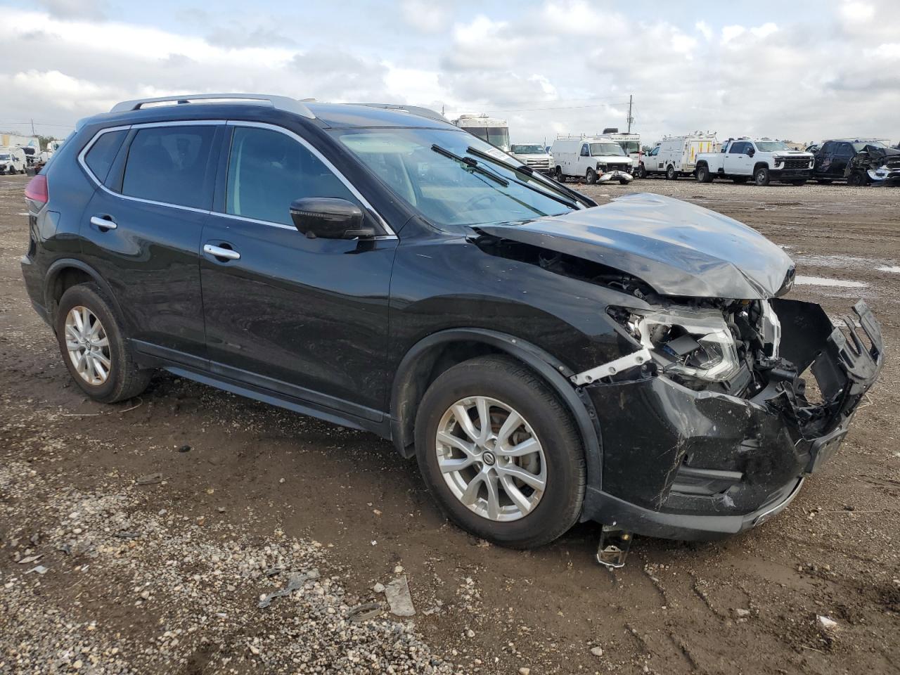 2017 Nissan Rogue - Image 4
