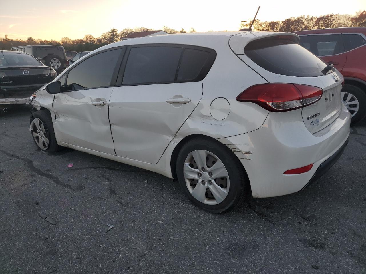 2016 Kia Forte - Image 2