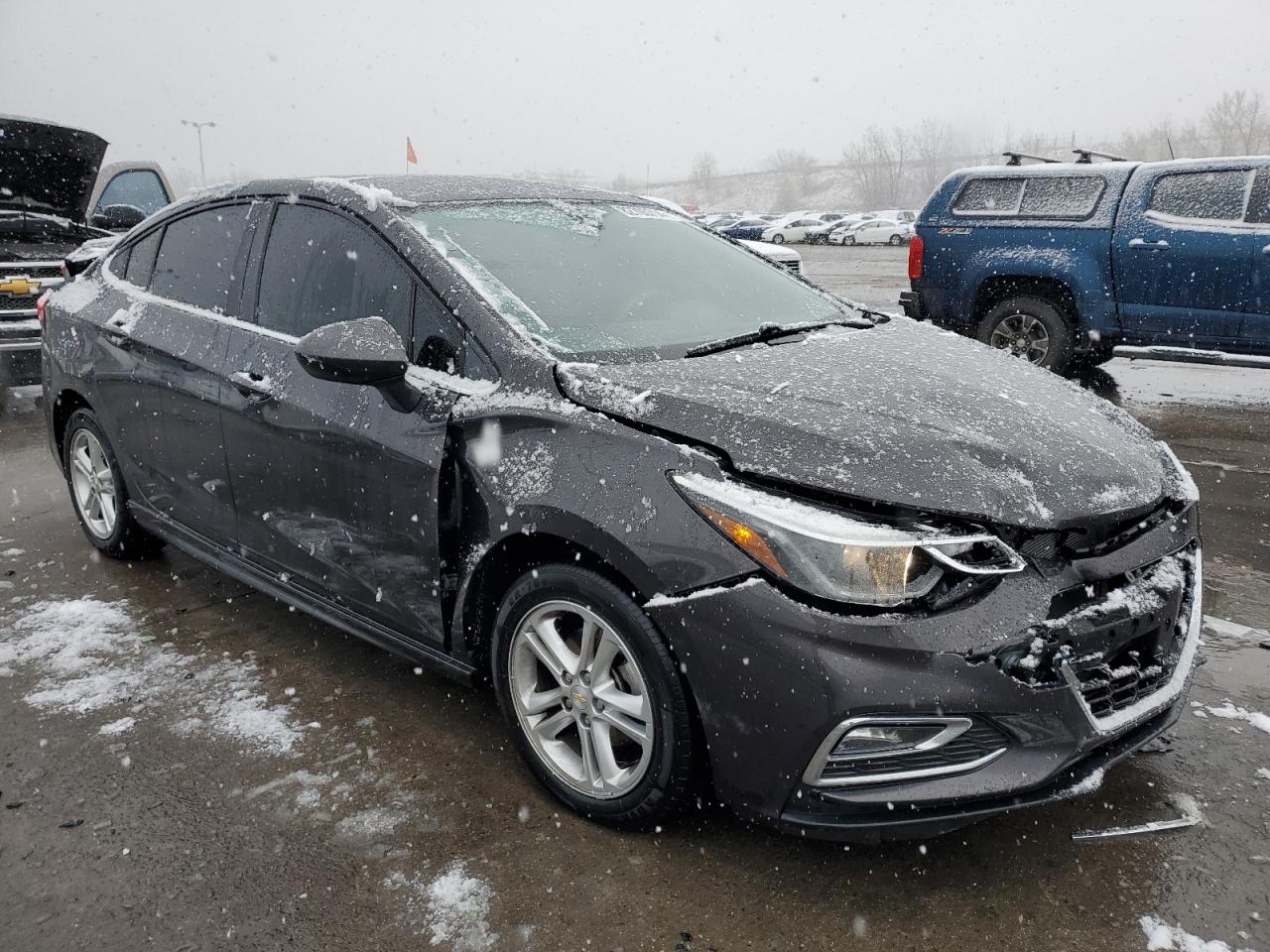 VIN 1G1BE5SM9H7205013 2017 CHEVROLET CRUZE no.4