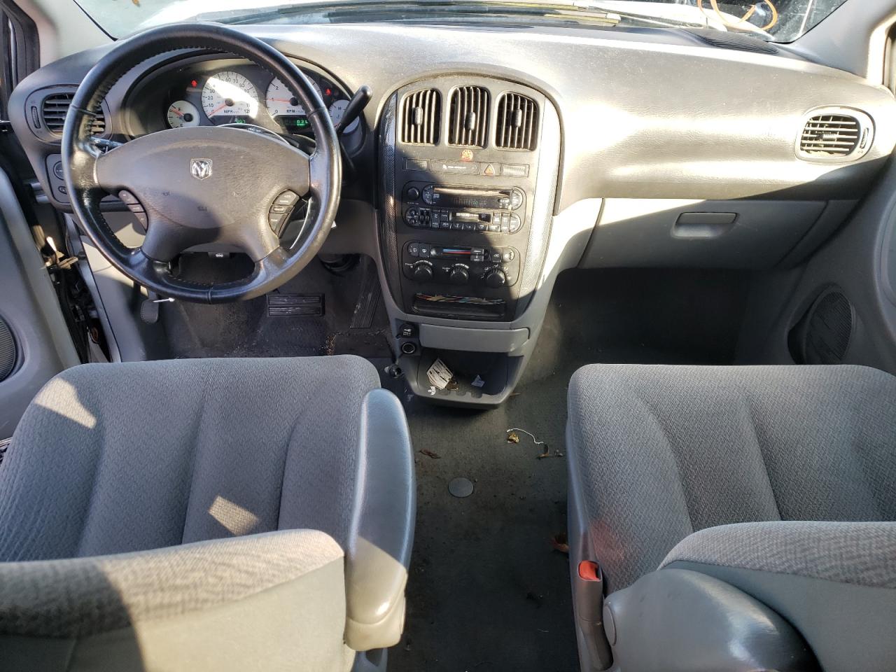 2005 Dodge Caravan - Image 8