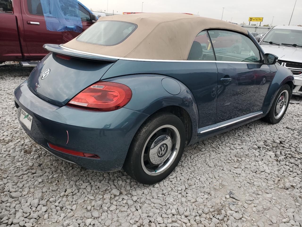 2018 Volkswagen Beetle - Image 3