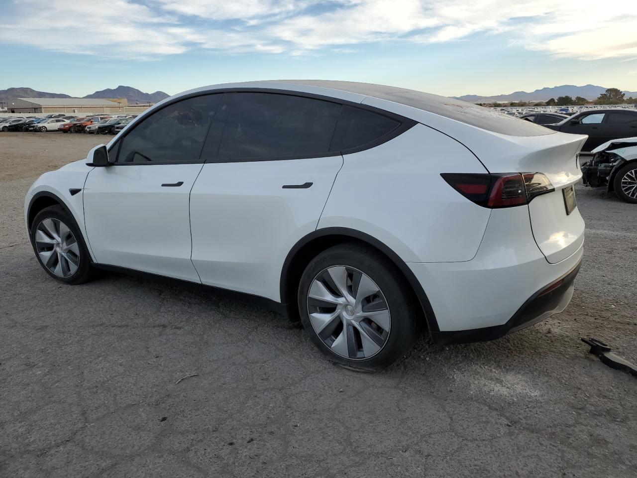 VIN 7SAYGDEE2PA113549 2023 TESLA MODEL Y no.2