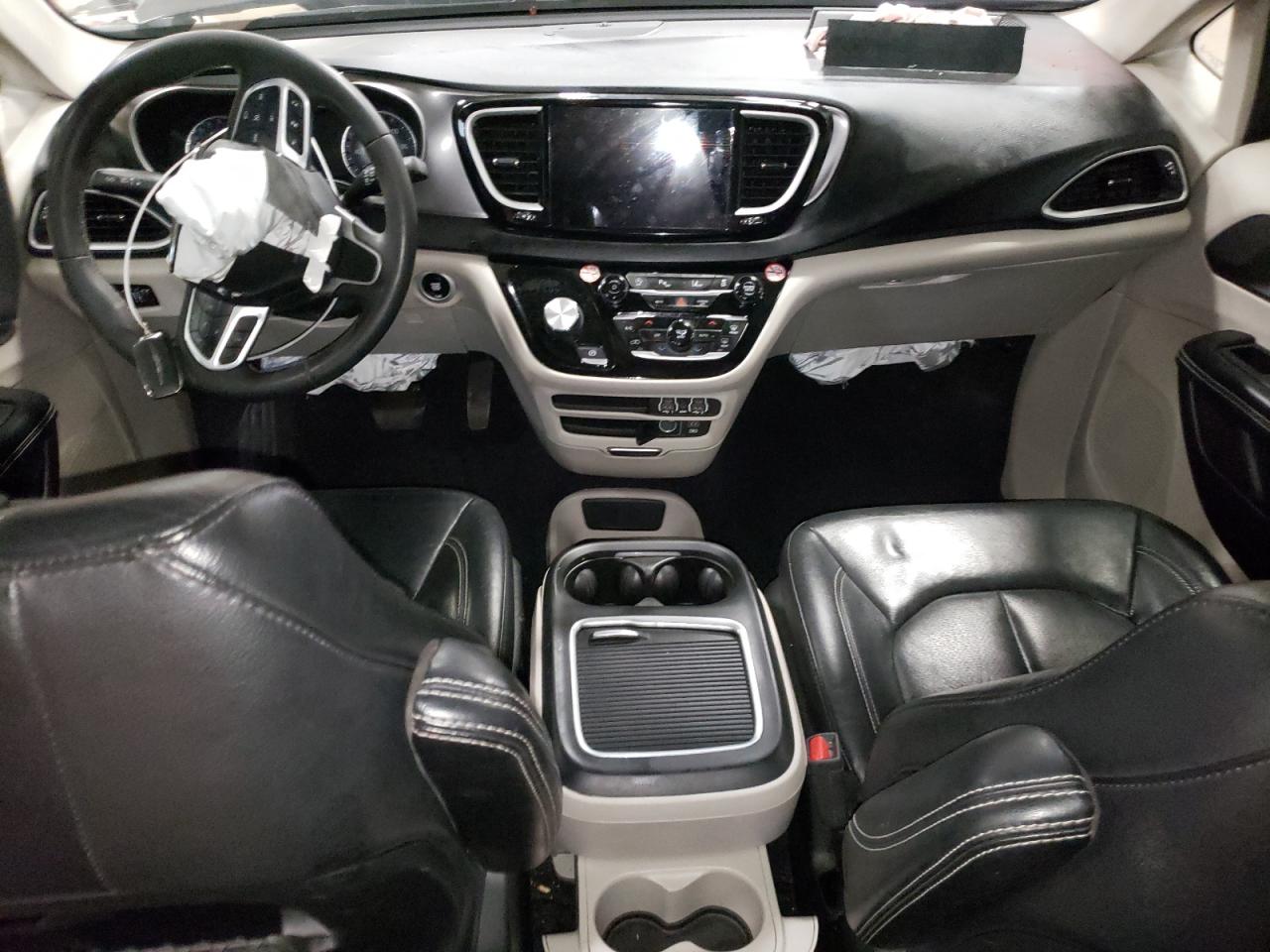 2022 Chrysler Pacifica - Image 8