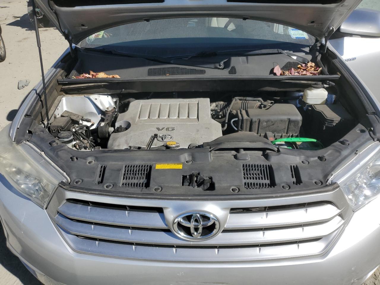 2012 Toyota Highlander - Image 12