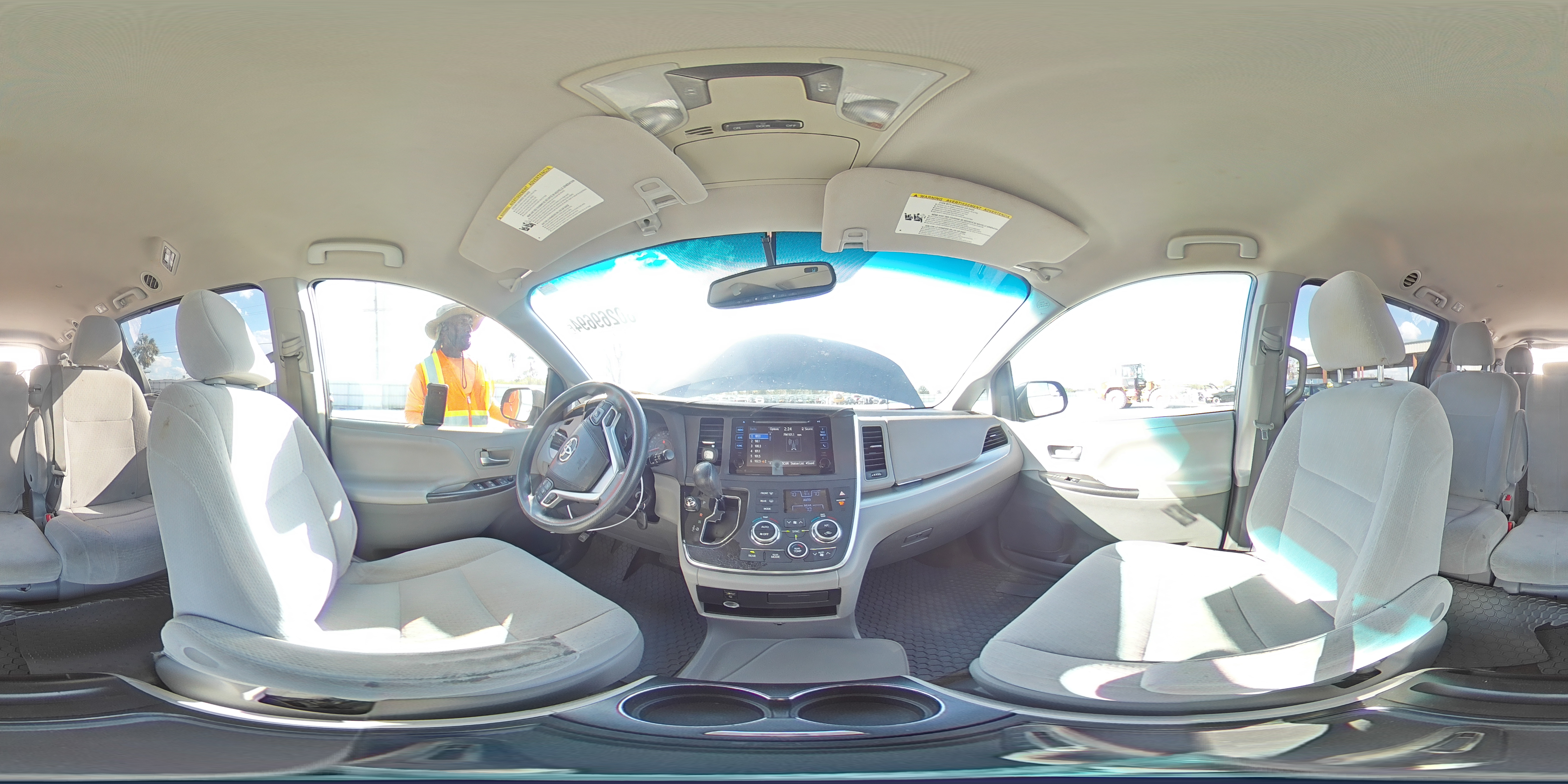 2015 Toyota Sienna - Image 15