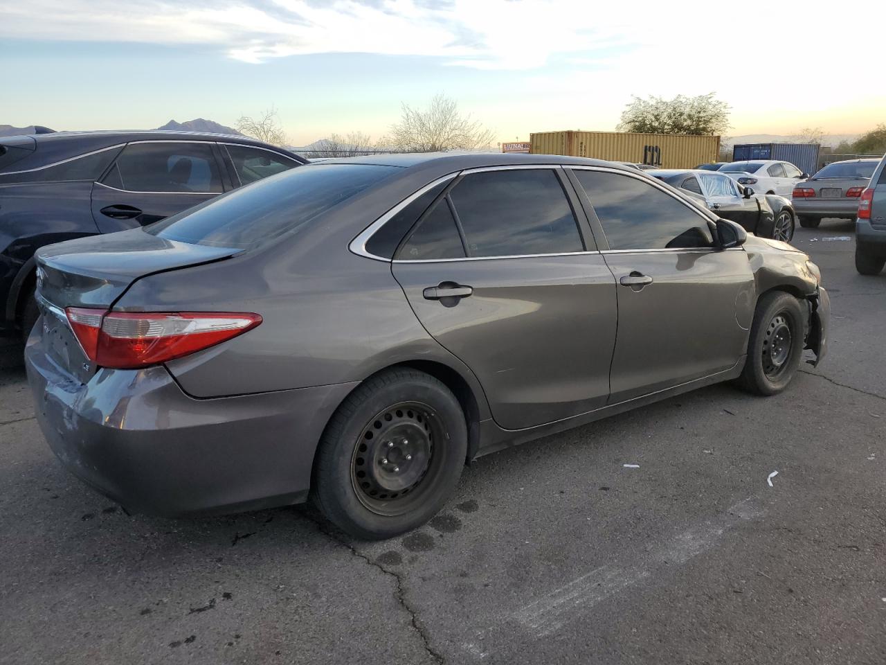 VIN 4T1BF1FKXGU137077 2016 TOYOTA CAMRY no.3