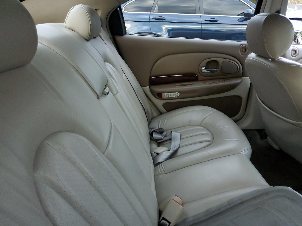 2000 Chrysler 300 - Image 10