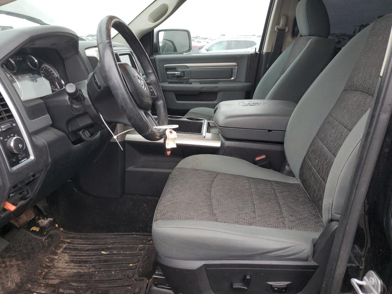 2015 RAM 1500 - Image 7