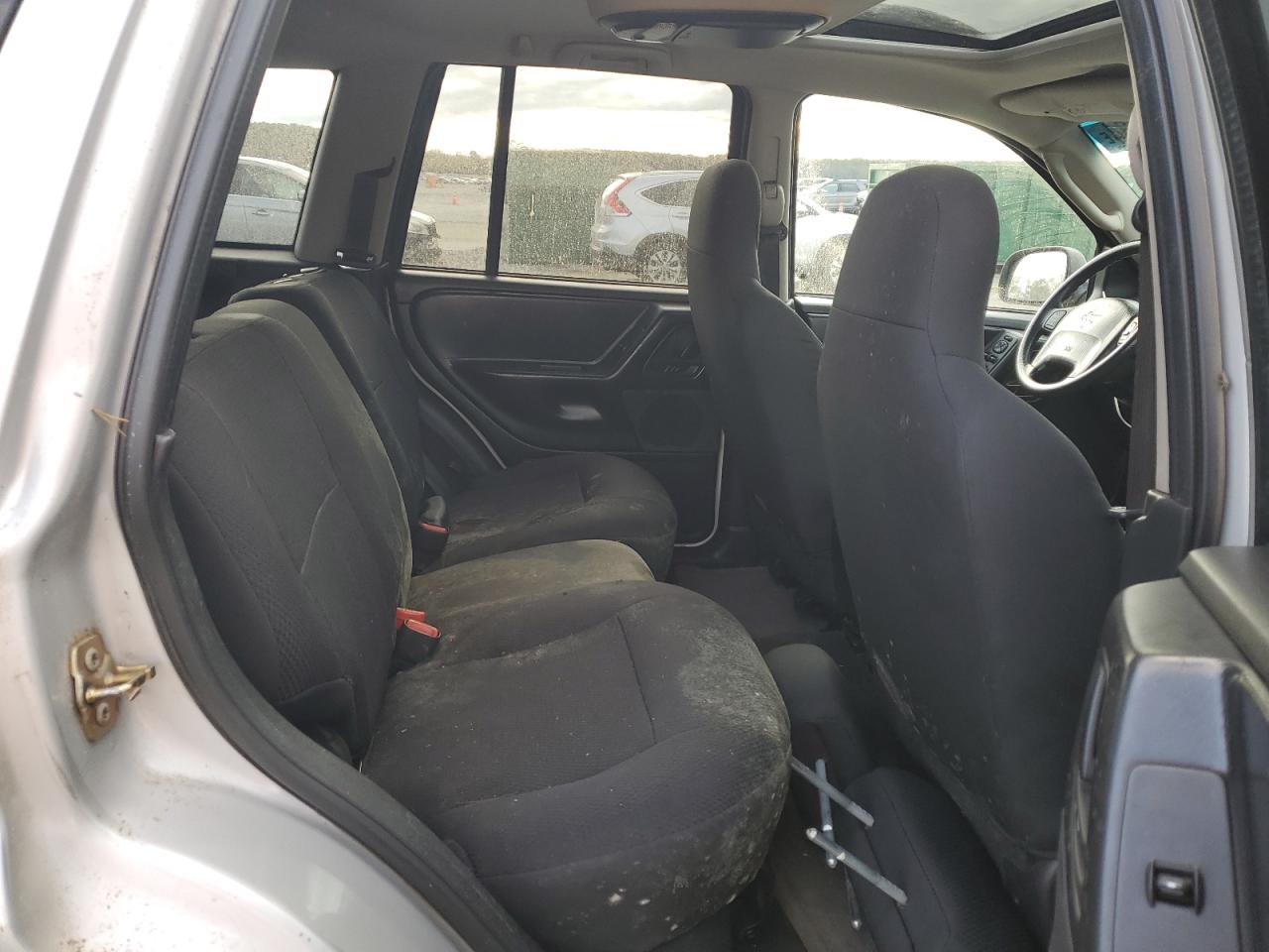 2004 Jeep Grand Cherokee - Image 11