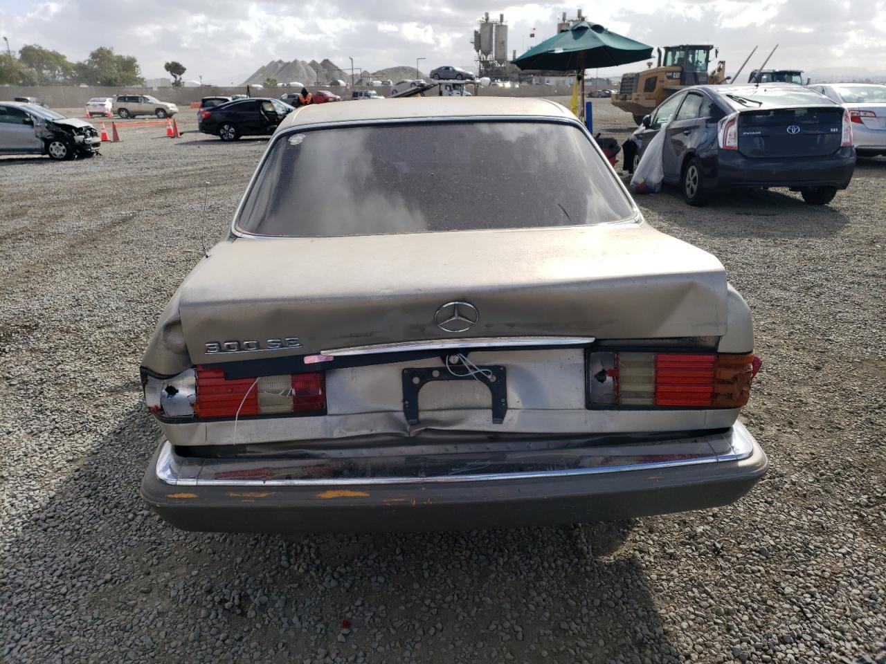 1990 Mercedes-Benz 300 Se VIN: WDBCA24D9LA552368 Lot: 80244044