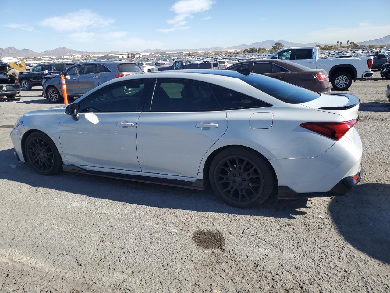 2021 Toyota Avalon - Image 2