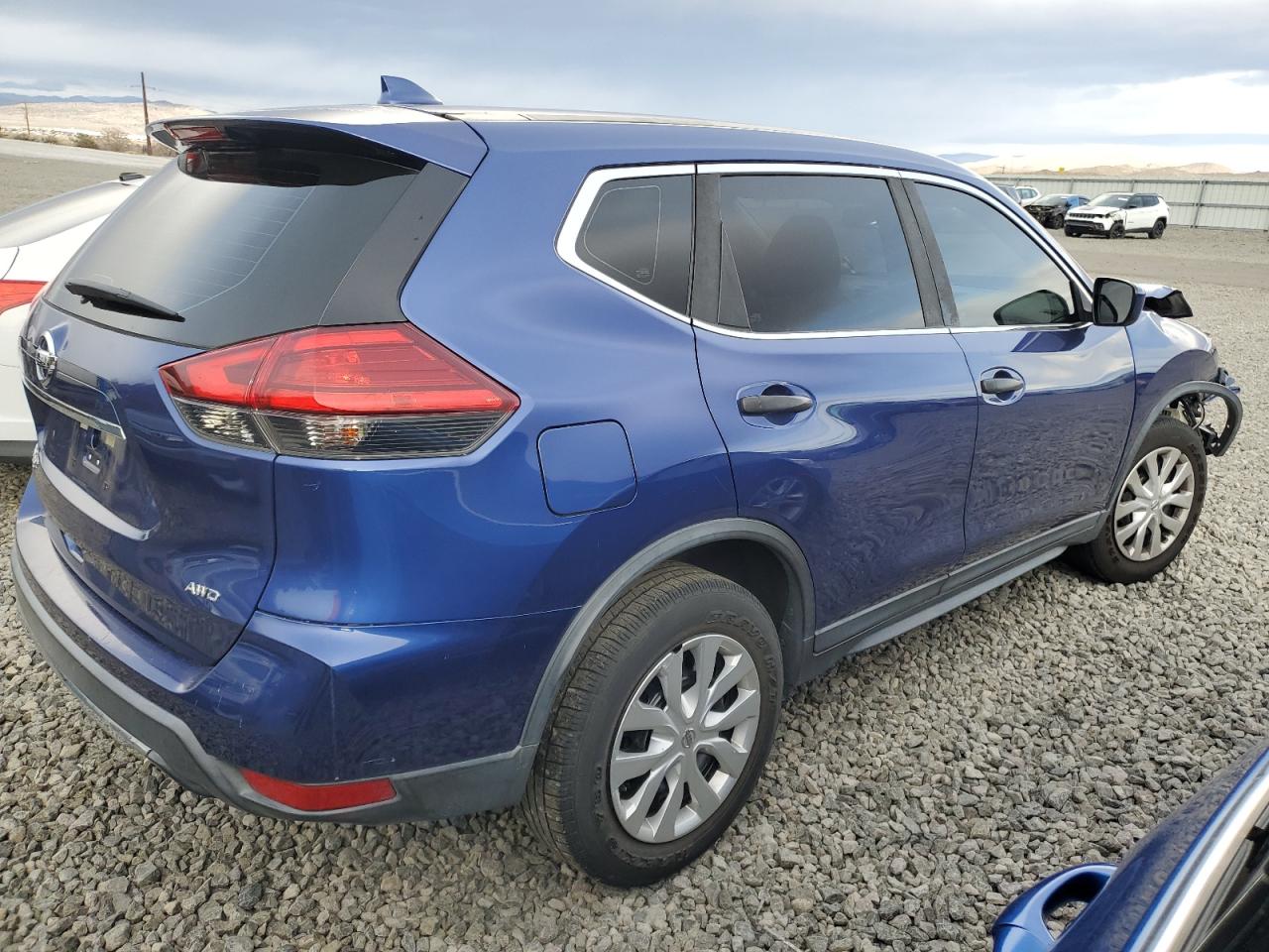 2017 Nissan Rogue - Image 3