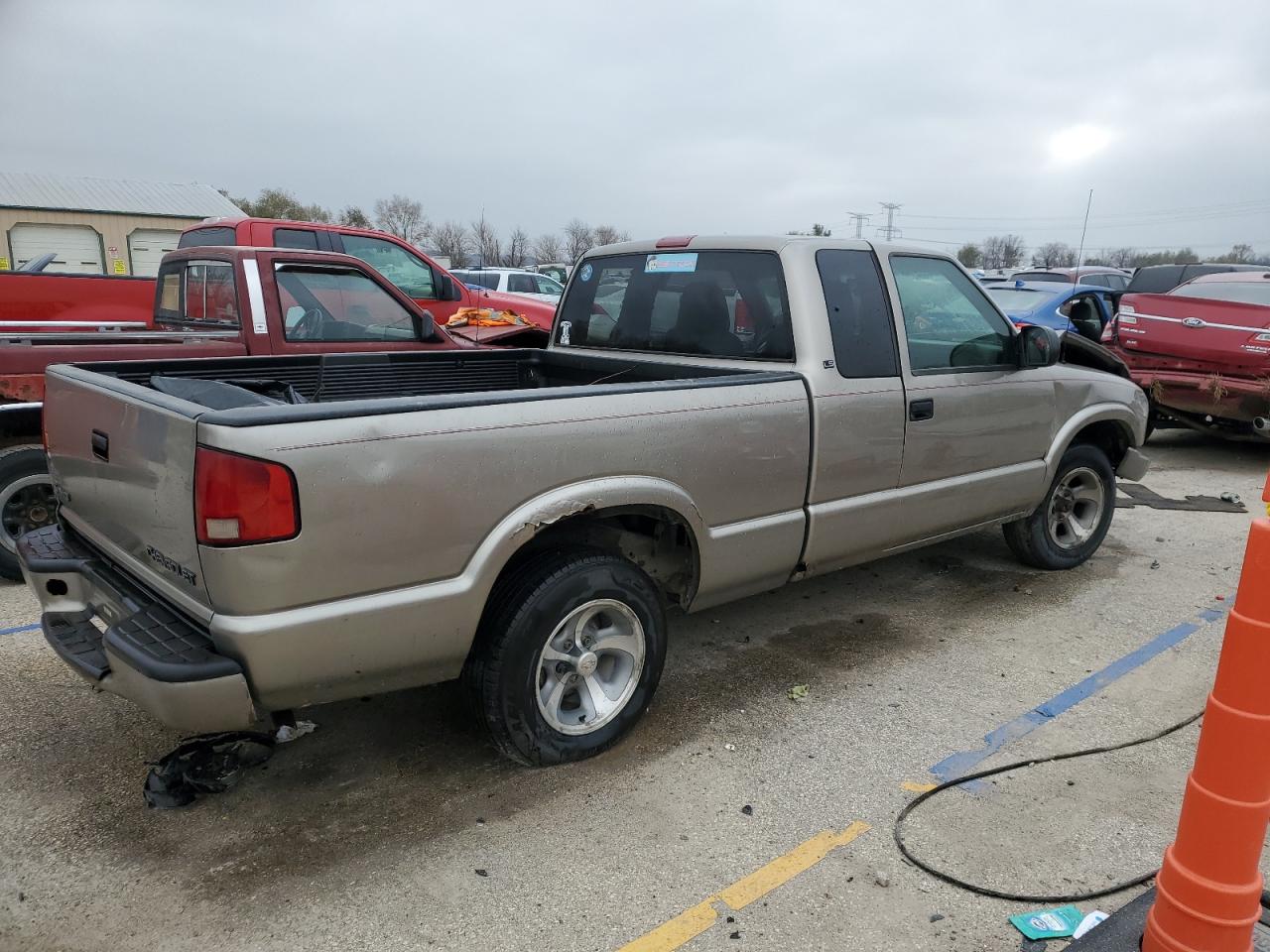 2001 Chevrolet S-10 Pickup - Image 3