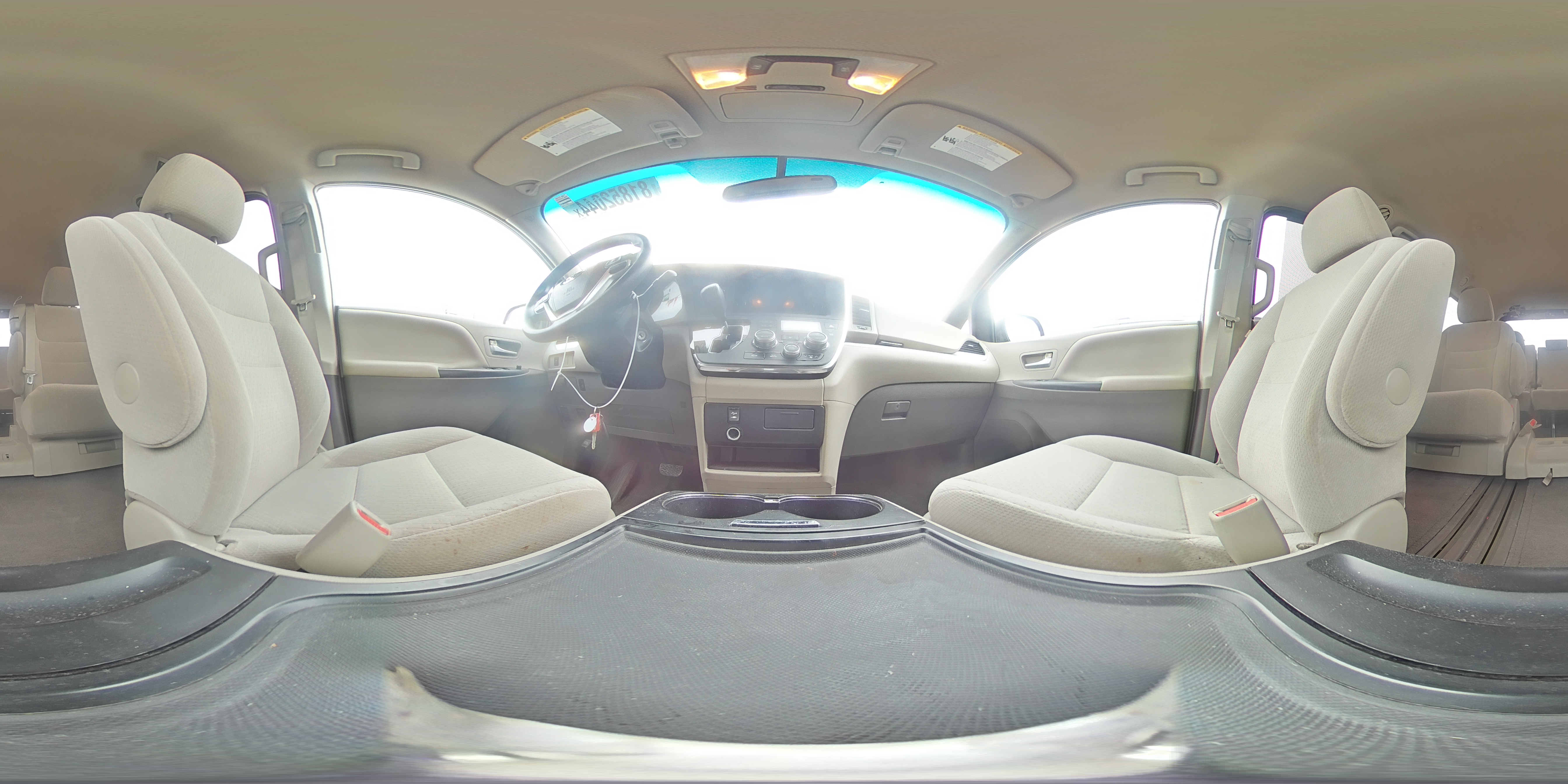 2015 Toyota Sienna - Image 16