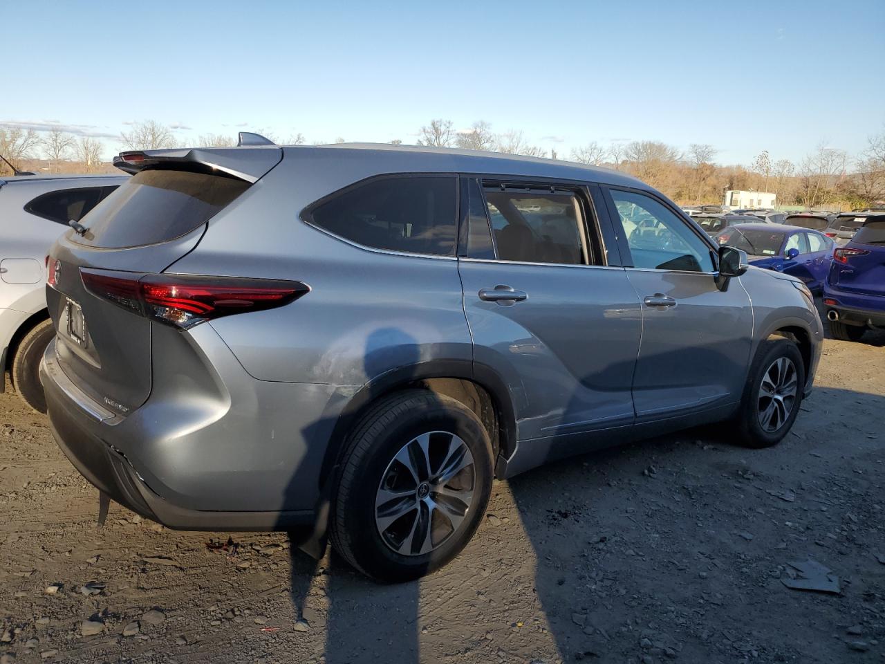 2022 Toyota Highlander - Image 3