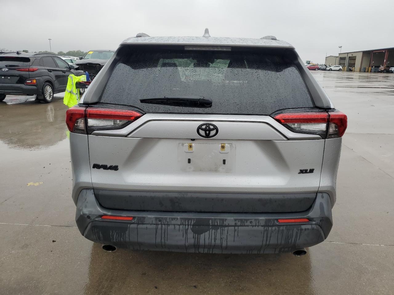 2019 Toyota Rav4 Xle Premium VIN: JTMC1RFV1KJ001530 Lot: 79295654