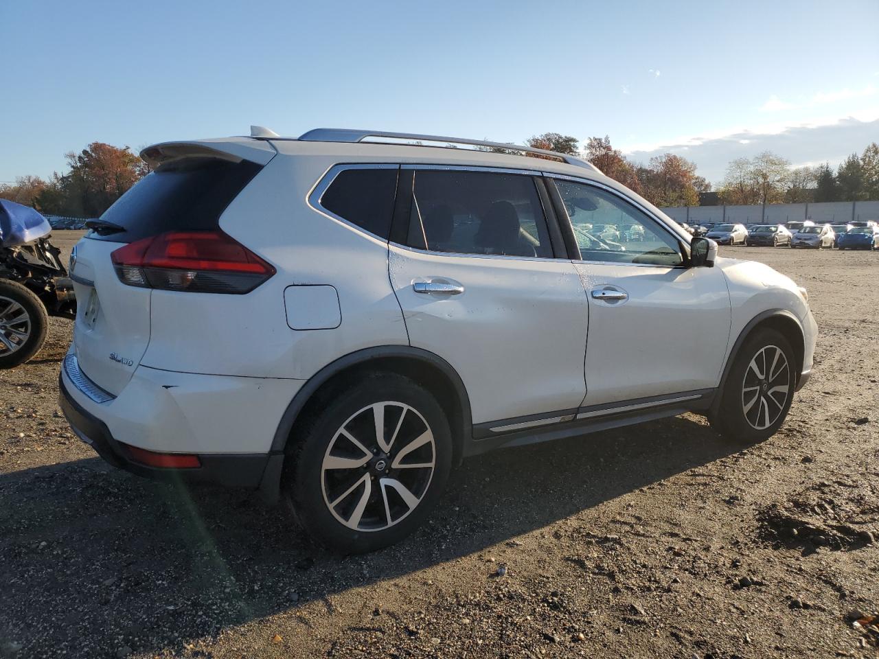 2017 Nissan Rogue - Image 3