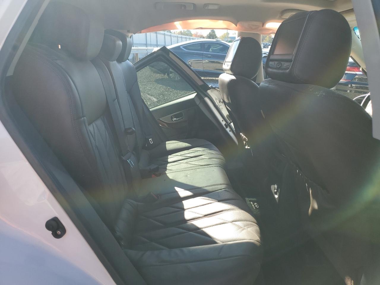 2014 Infiniti QX70 - Image 12
