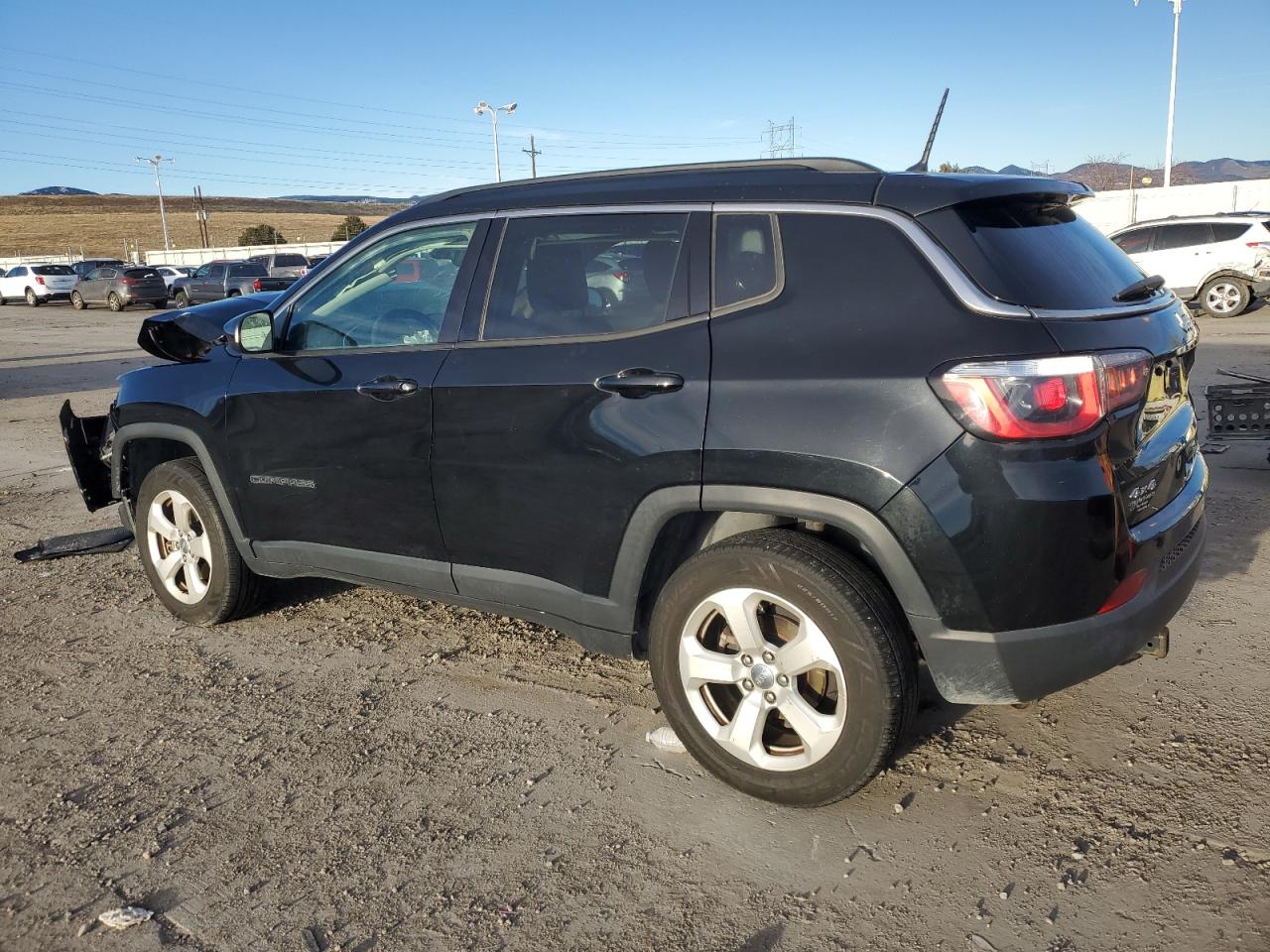 VIN 3C4NJDBB4HT680329 2017 JEEP COMPASS no.2