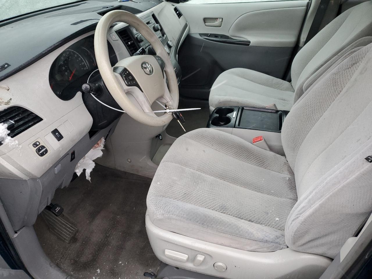 2011 Toyota Sienna - Image 7