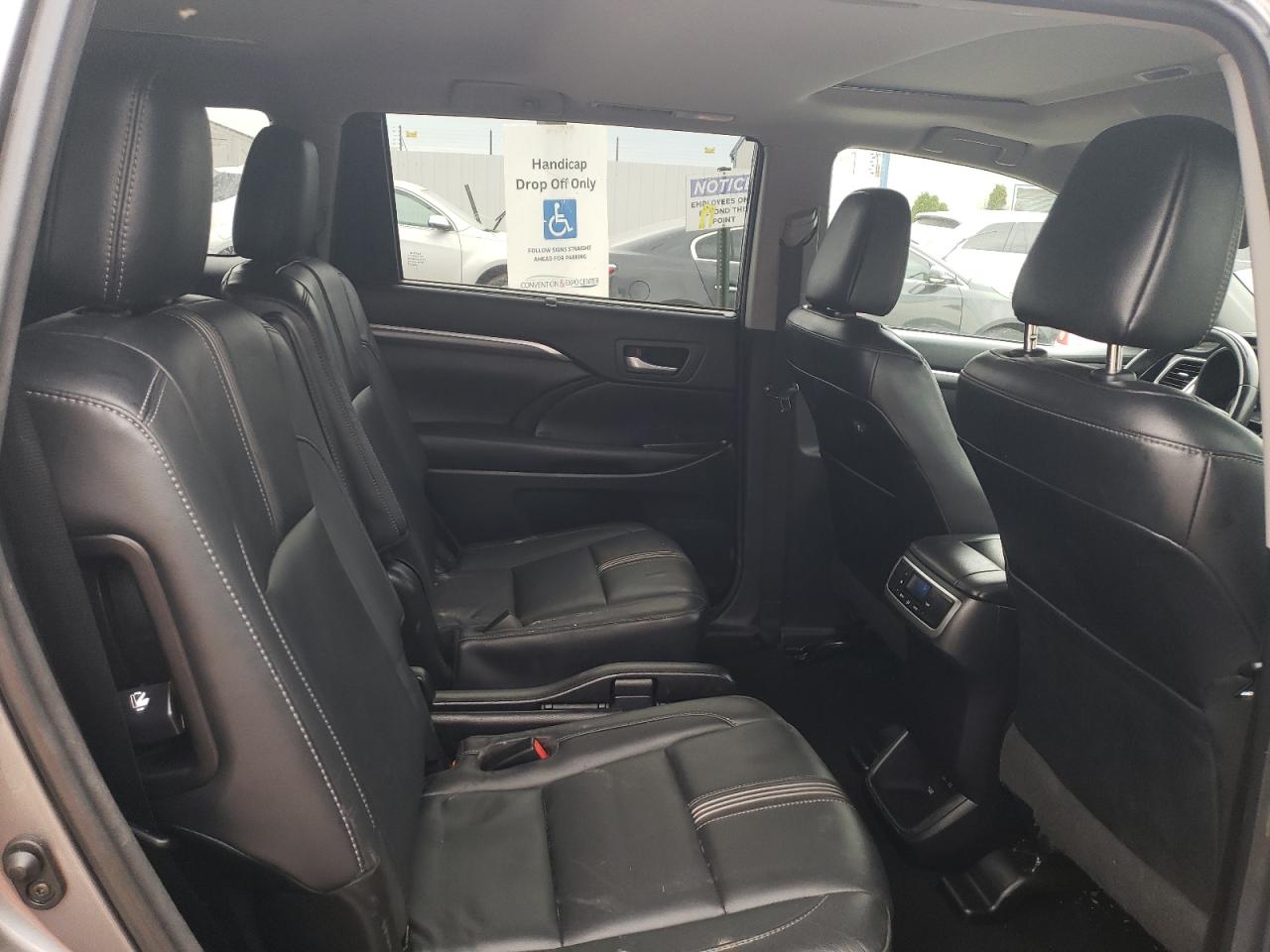 2018 Toyota Highlander - Image 11