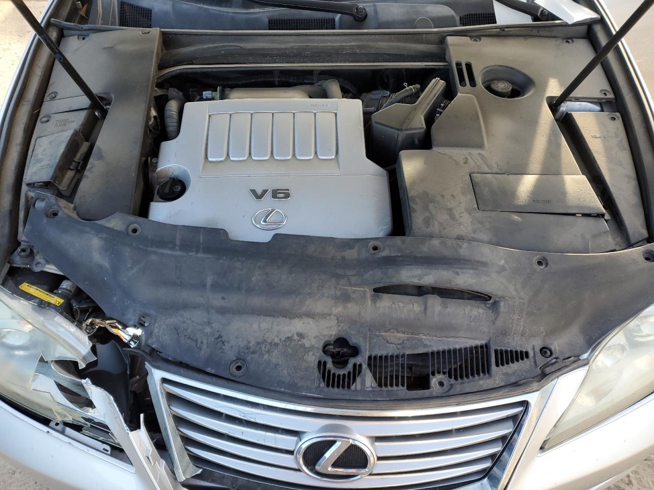 2010 Lexus ES - Image 12