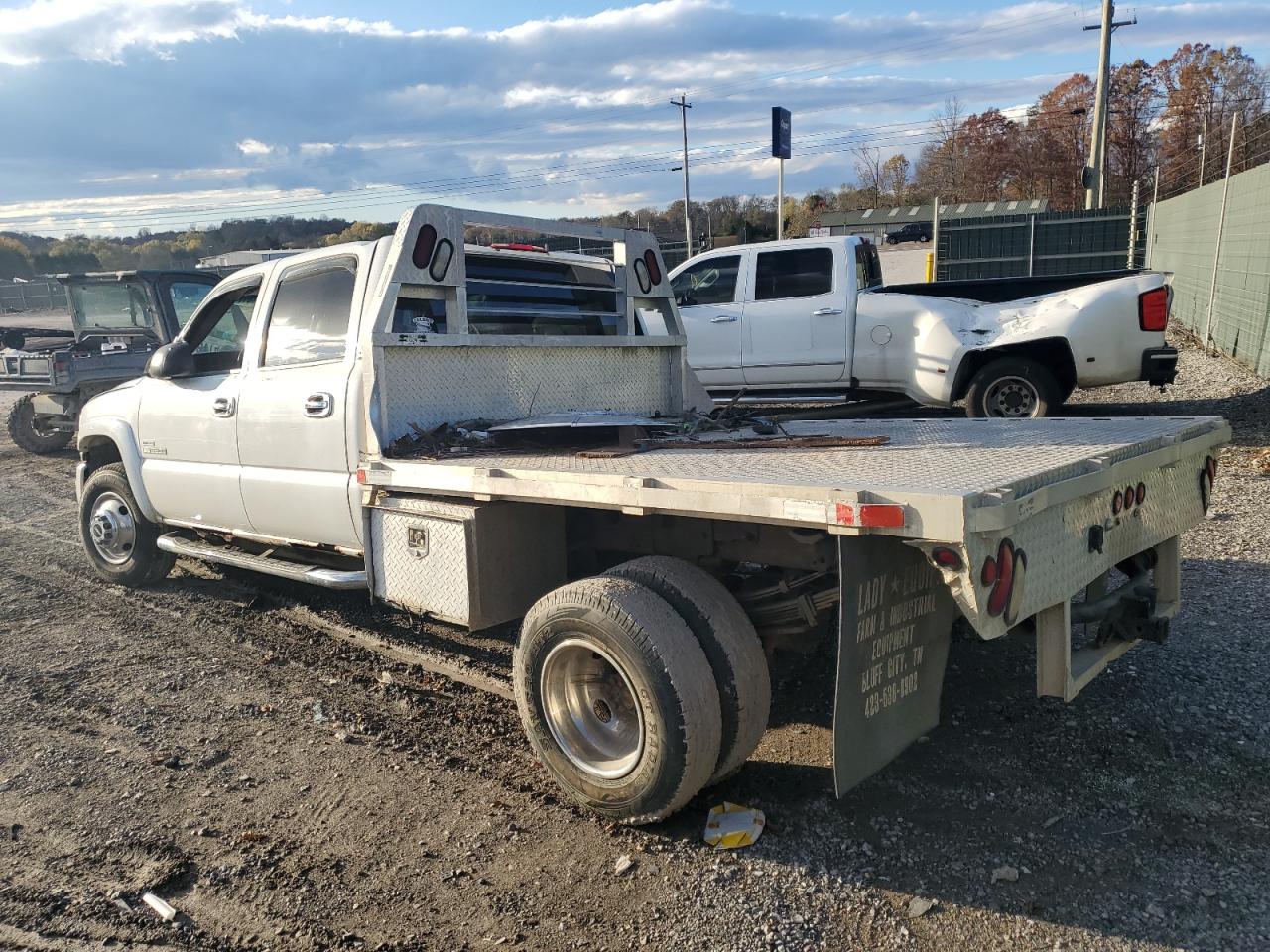 2005 GMC Sierra - Image 2