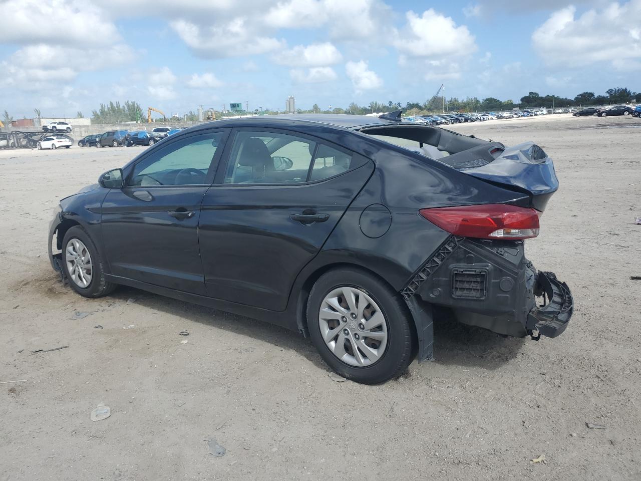 2017 Hyundai Elantra - Image 2