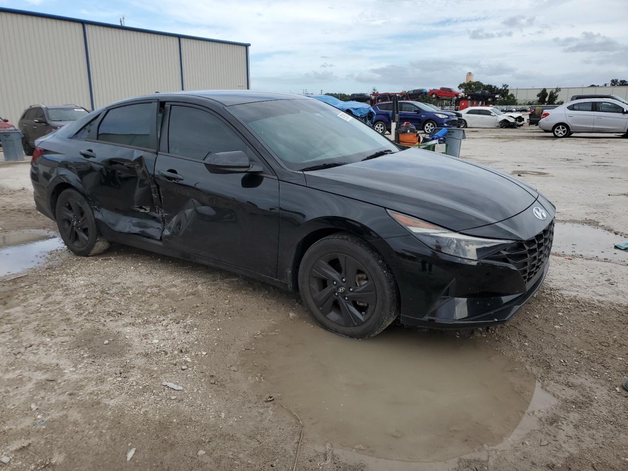 2022 Hyundai Elantra - Image 4