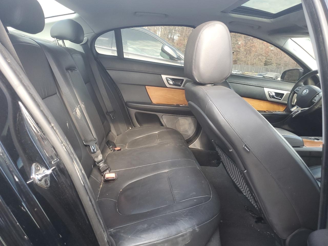 2010 Jaguar XF - Image 11